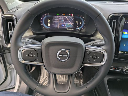 Used 2023 Volvo XC40 B5 Ultimate w/ Protection Package Premier image 16