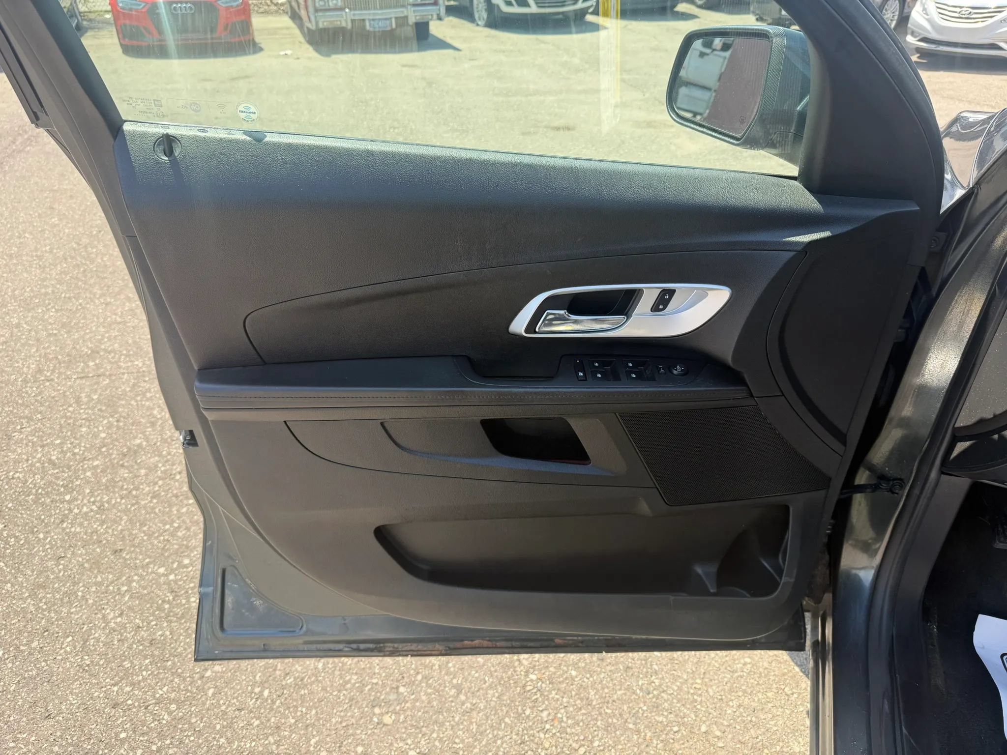 Used 2017 Chevrolet Equinox LT FWD image 17