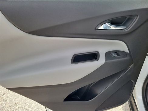 Used 2019 Chevrolet Equinox LS w/ LS Convenience Package image 9