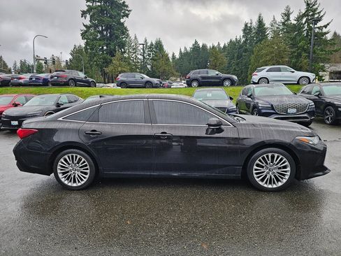 Used 2019 Toyota Avalon Limited w/ Preferred Accessory Package image 4