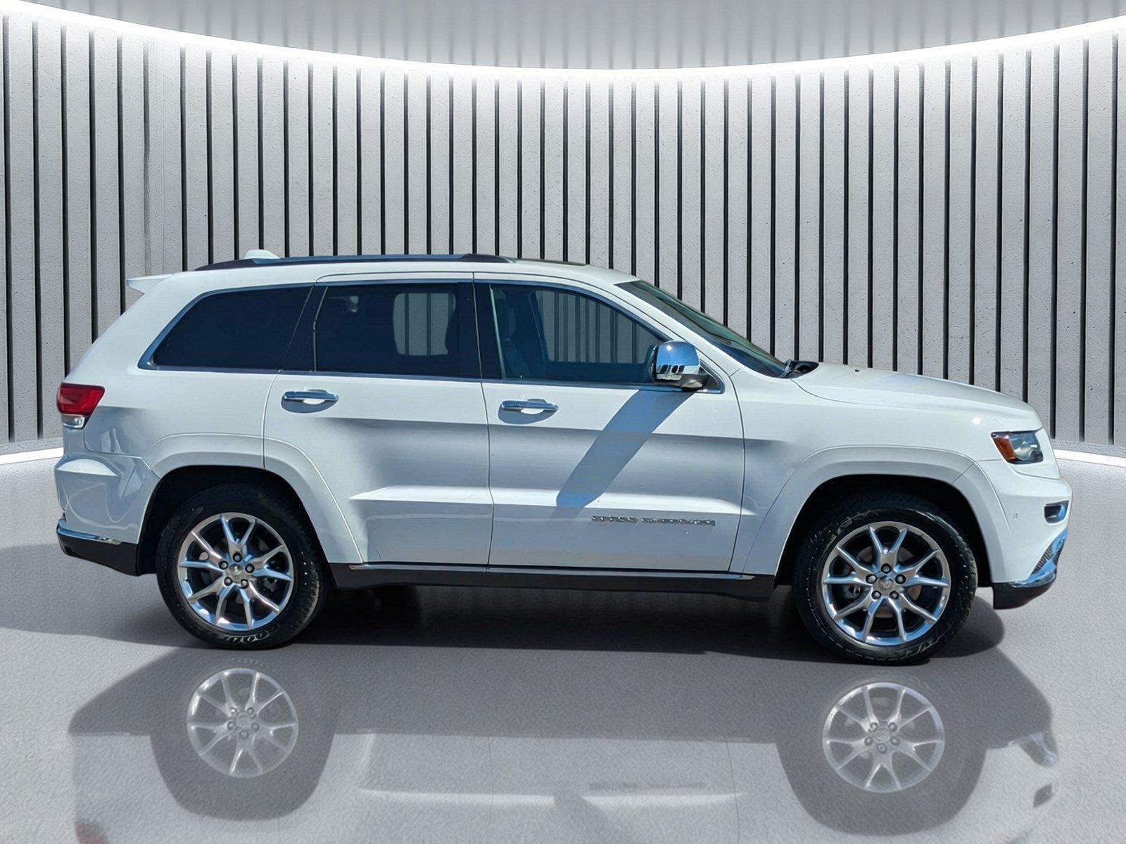 Used 2014 Jeep Grand Cherokee Summit AWD/4WD image 3