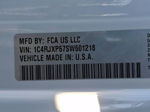 Used 2025 Jeep Wrangler Unlimited Sahara AWD/4WD image 32
