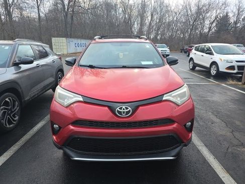 Used 2016 Toyota RAV4 SE image 3