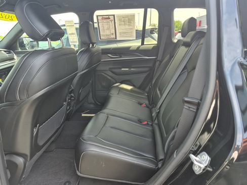 Used 2025 Jeep Grand Cherokee Limited w/ Black Appearance Package AWD/4WD image 26