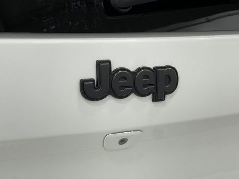Used 2018 Jeep Cherokee Limited w/ Technology Group image 39