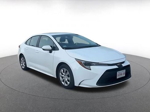 Used 2025 Toyota Corolla LE FWD image 3