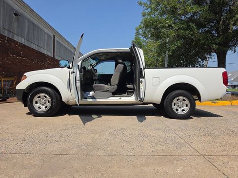 Used 2014 Nissan Frontier S w/ S Preferred Package RWD image 5