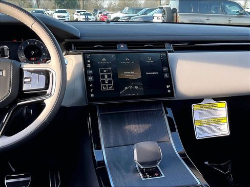 New 2026 Land Rover Range Rover Velar Dynamic SE image 9