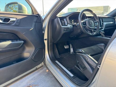 Used 2018 Volvo XC60 T5 R-Design w/ Convenience Package image 13