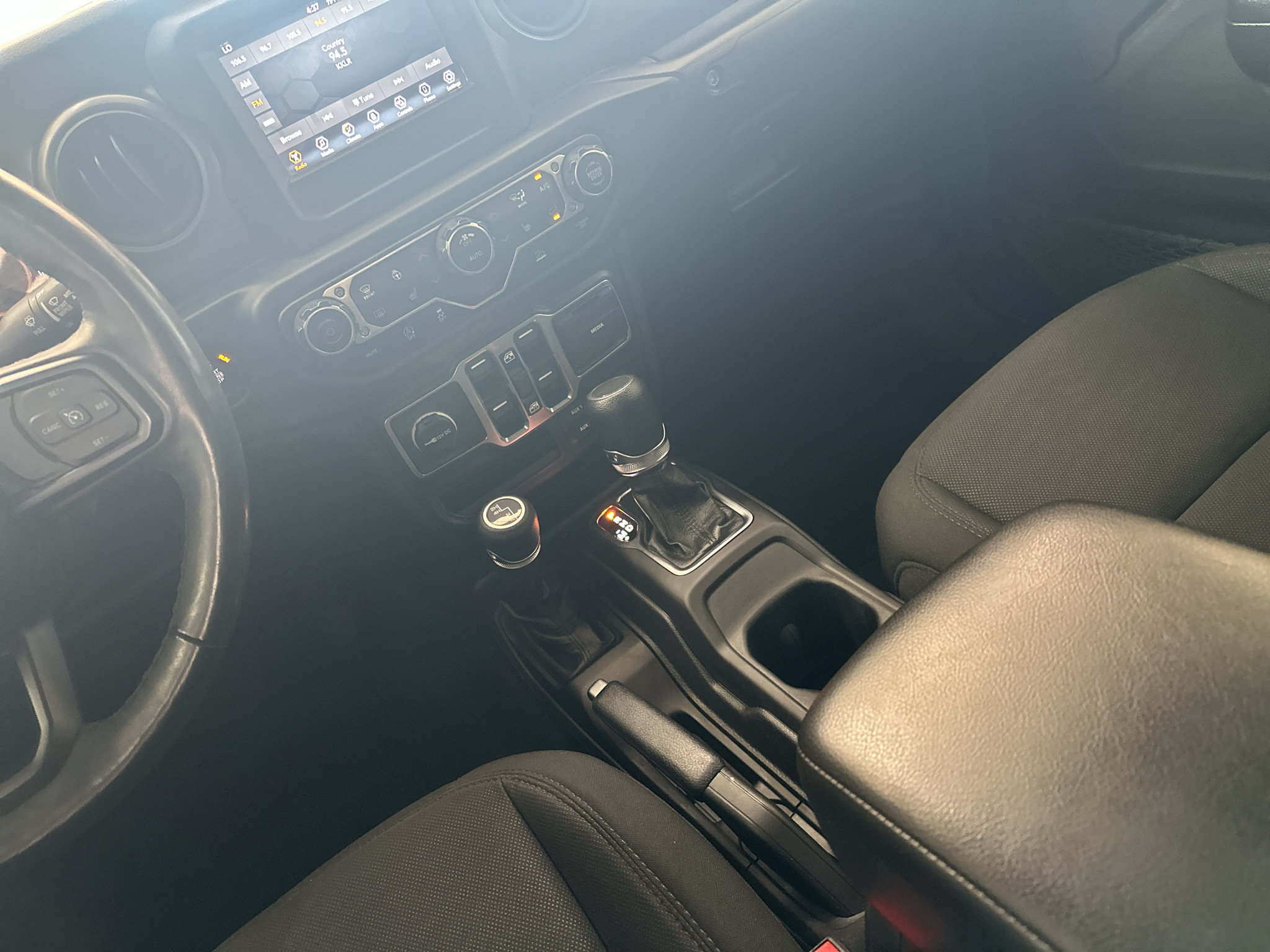 Used 2023 Jeep Gladiator Sport AWD/4WD image 10