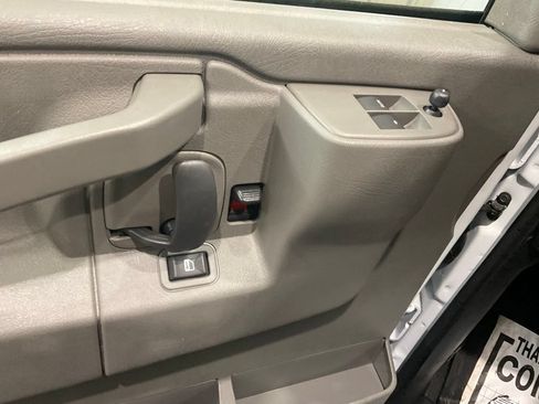 Used 2026 GMC Savana 3500 LT w/ LT Preferred Equipment Group RWD image 7
