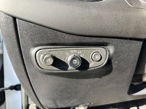 Used 2018 Chevrolet Equinox Premier image 20