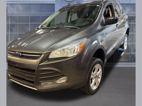 Used 2016 Ford Escape SE w/ Equipment Group 201A image 1