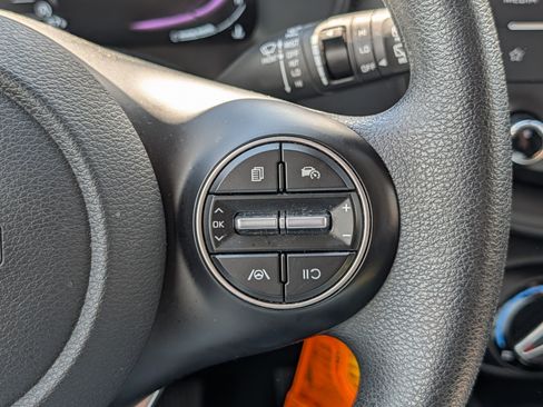 Certified 2025 Kia Soul LX w/ LX Technology Package FWD image 29