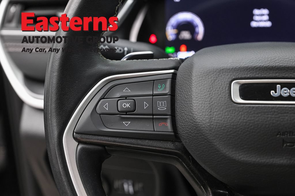 Used 2022 Jeep Grand Cherokee L Laredo w/ Luxury Tech Group I AWD/4WD image 16