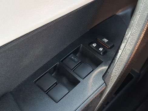 Used 2015 Toyota Corolla LE FWD image 26