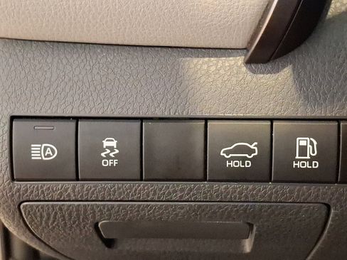 Certified 2022 Toyota Camry LE image 27