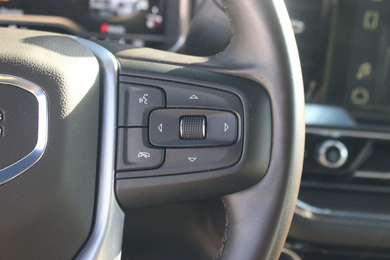 Used 2025 GMC Sierra 1500 SLT AWD/4WD image 21