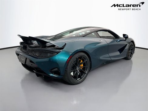 Used 2024 McLaren 750S RWD image 32