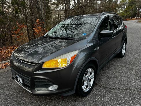 Used 2015 Ford Escape SE w/ Equipment Group 201A image 6