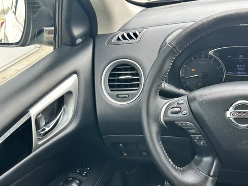 Certified 2020 Nissan Pathfinder SV image 13