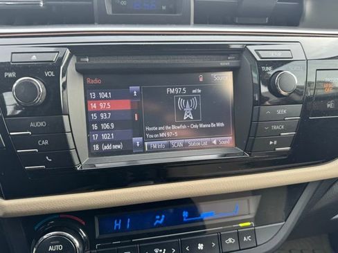 Used 2015 Toyota Corolla LE image 3