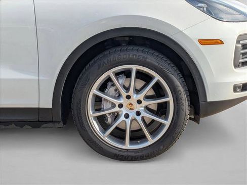 Used 2020 Porsche Cayenne image 23
