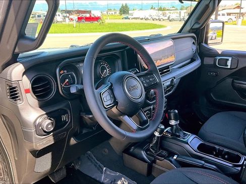 Used 2024 Jeep Wrangler Unlimited Rubicon AWD/4WD image 14