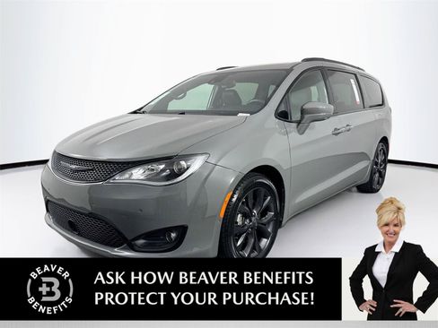 Used 2020 Chrysler Pacifica Touring-L Plus FWD image 1