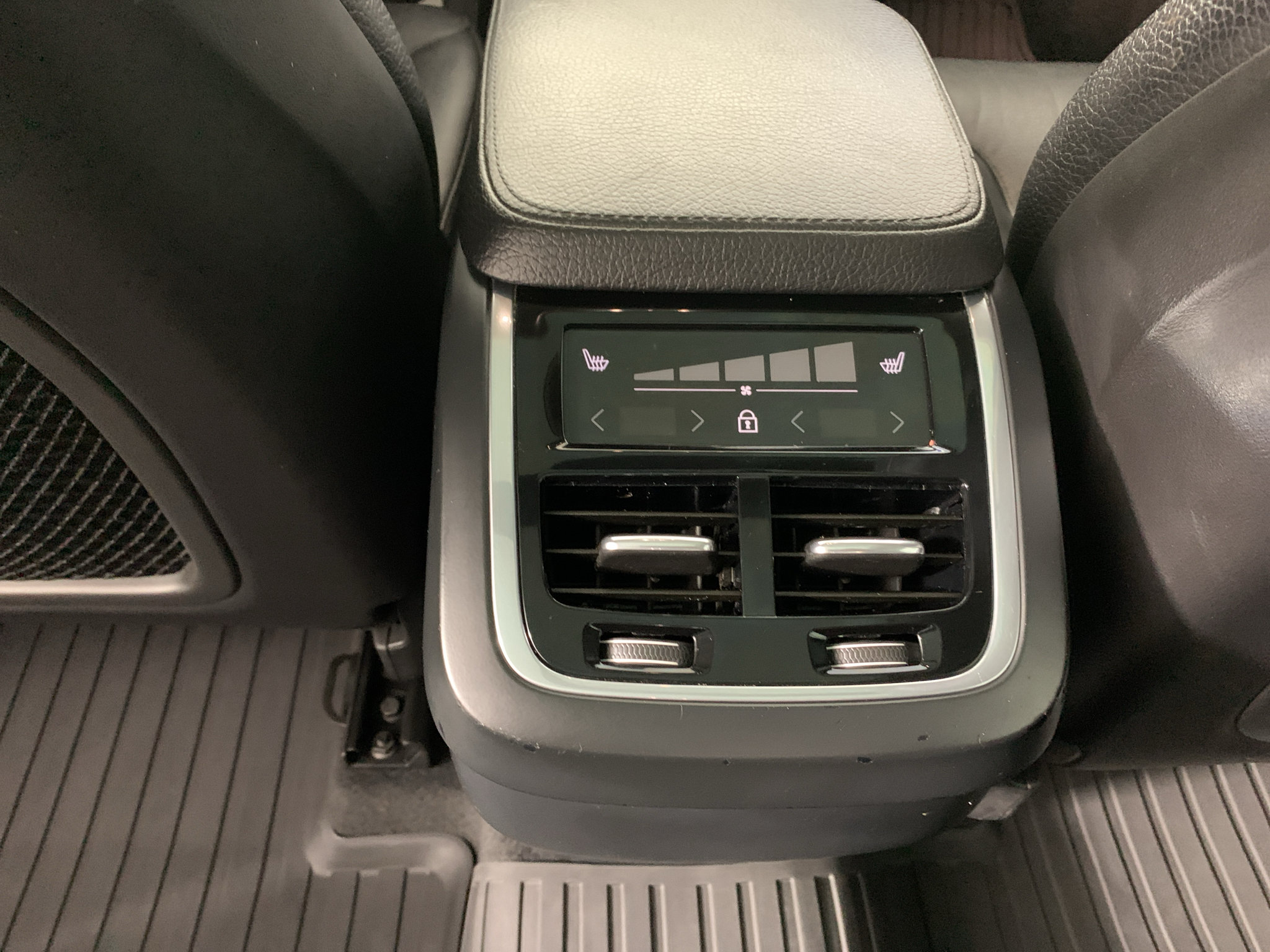 Used 2019 Volvo XC90 T5 Momentum w/ Advanced Package AWD/4WD image 32