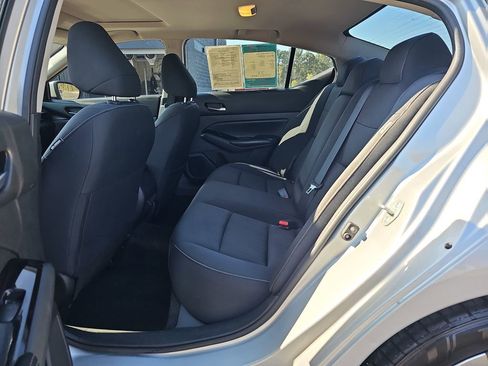 Used 2022 Nissan Altima 2.5 SV w/ SV Premium Package image 18