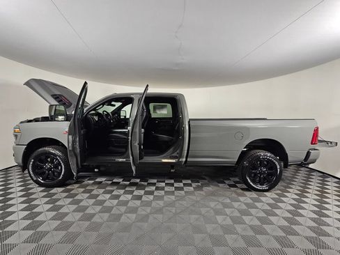 New 2026 RAM 2500 Laramie AWD/4WD image 17