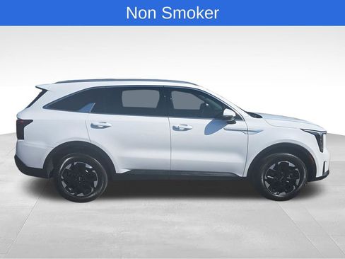 Used 2025 Kia Sorento S AWD/4WD image 7