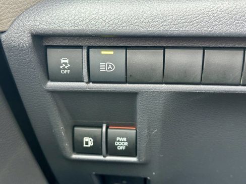 Used 2022 Toyota Sienna XLE image 26