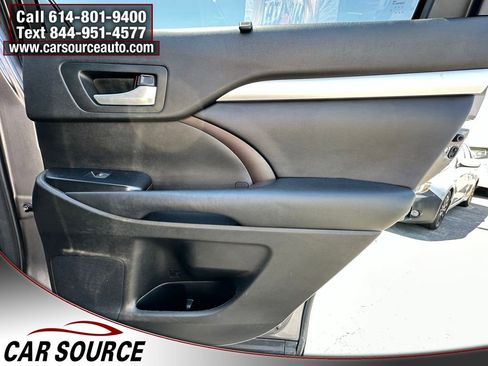 Used 2017 Toyota Highlander XLE AWD/4WD image 28
