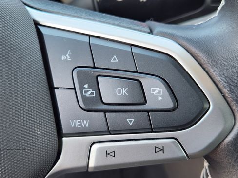 Certified 2025 Volkswagen Tiguan SE image 23