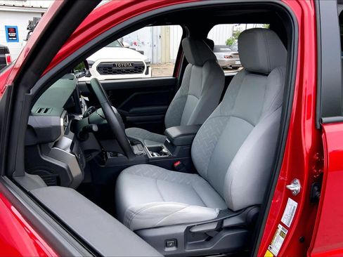 Used 2025 Toyota Tacoma SR5 image 8