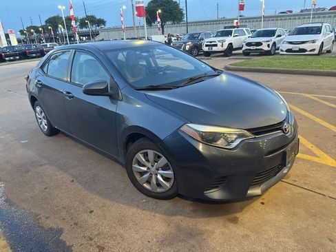 Used 2016 Toyota Corolla LE FWD image 2