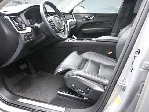 Used 2022 Volvo XC60 B5 Inscription w/ Advanced Package image 17