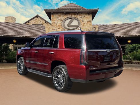 Used 2019 Cadillac Escalade Luxury image 2