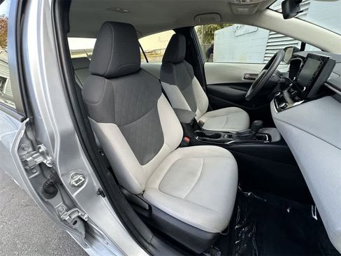 Used 2022 Toyota Corolla LE image 14