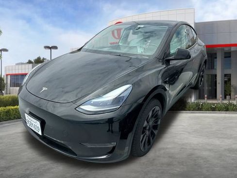 Used 2023 Tesla Model Y Long Range AWD/4WD image 3