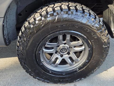 Used 2017 Nissan Titan SV image 12