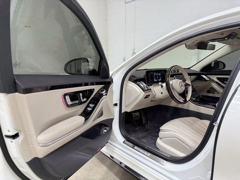 Used 2023 Mercedes-Benz S 500 4MATIC w/ AMG Line image 33