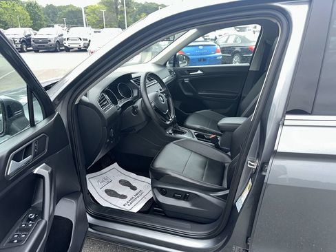 Used 2021 Volkswagen Tiguan SE FWD image 12