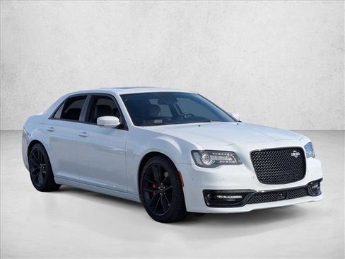 Certified 2023 Chrysler 300 C image 3