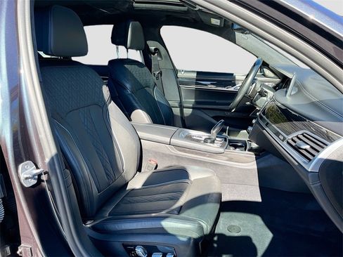 Used 2019 BMW 750i w/ Executive Package image 22