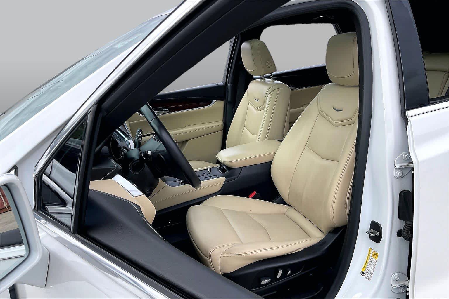 Used 2018 Cadillac XT5 Luxury w/ Driver Awareness Package FWD image 8