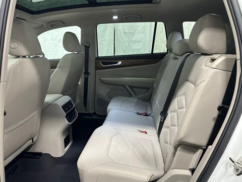 Used 2025 Volkswagen Atlas SE image 48