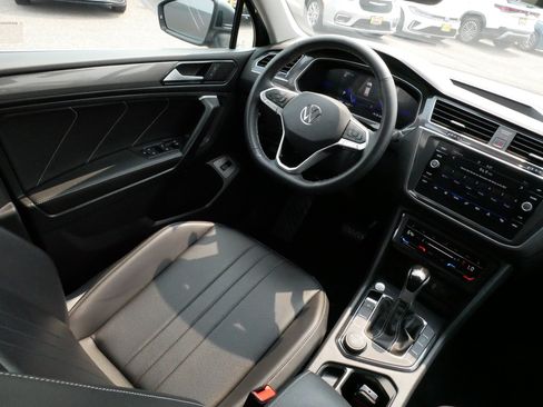 Used 2024 Volkswagen Tiguan SE AWD/4WD image 9